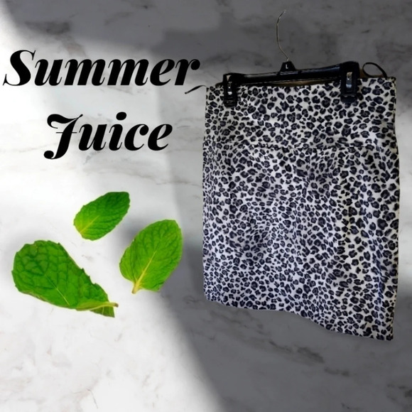 Nwot- Ambiance Apparel fitted mini skirt with jaguar rosettes. Size Large - Picture 4 of 7